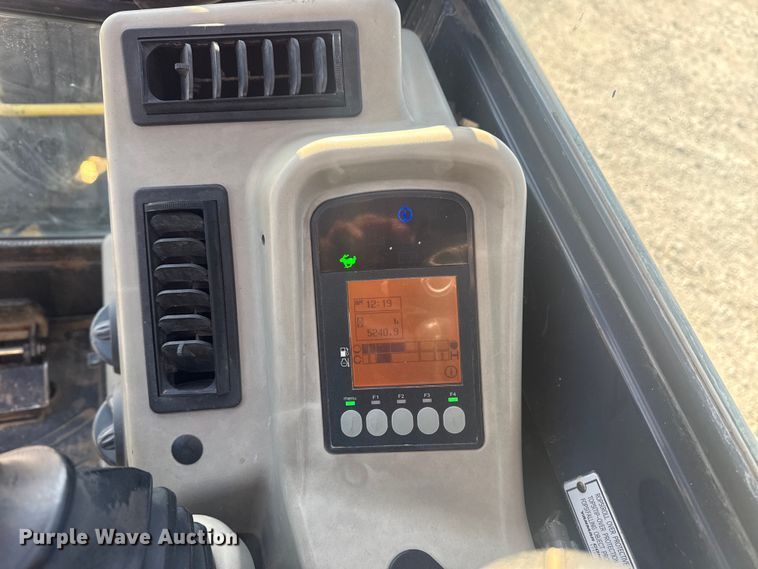 image for item DQ4324 2016 Yanmar ViO35-6A mini excavator