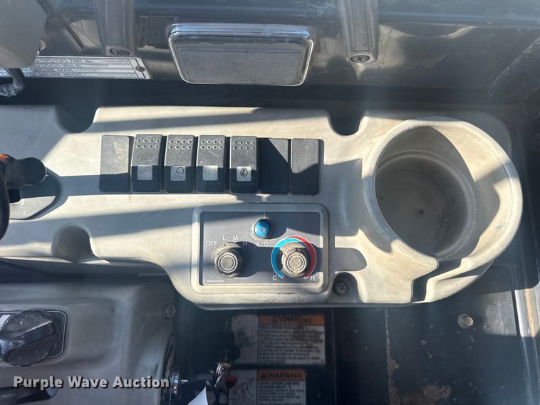 image for item DQ4324 2016 Yanmar ViO35-6A mini excavator