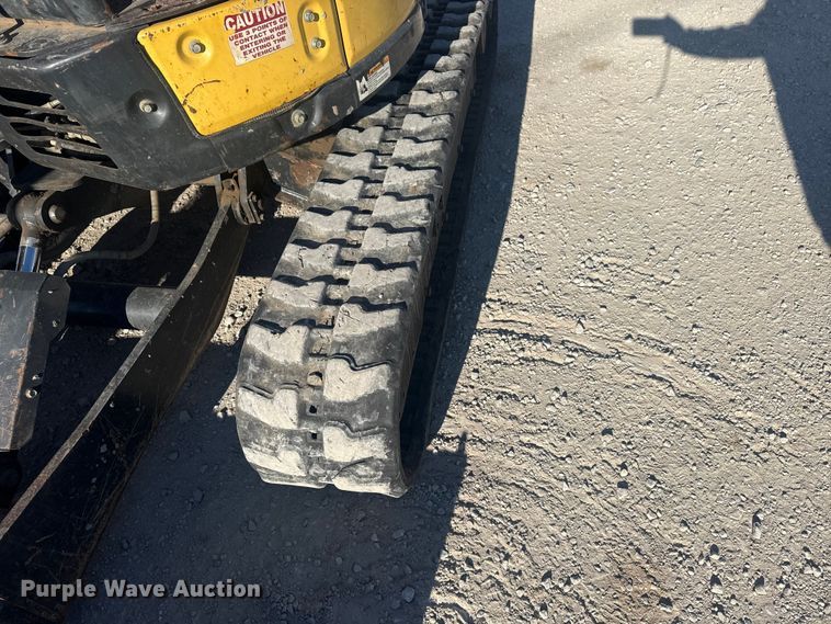 image for item DQ4324 2016 Yanmar ViO35-6A mini excavator