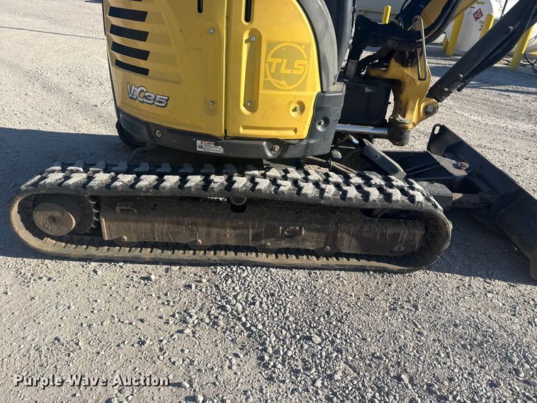 image for item DQ4324 2016 Yanmar ViO35-6A mini excavator