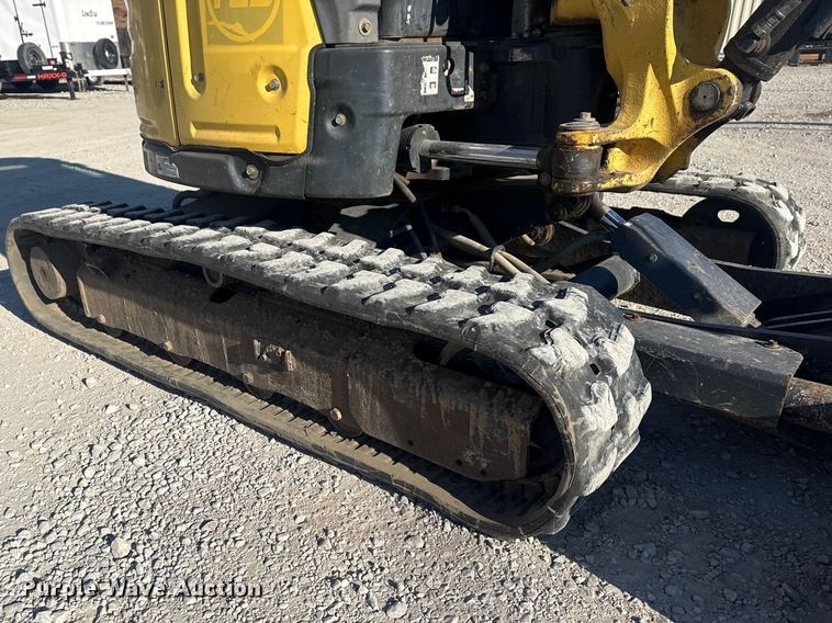 image for item DQ4324 2016 Yanmar ViO35-6A mini excavator