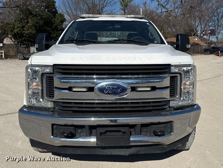 image for item DQ4327 2018 Ford F250 Super Duty Ext. Cab utility bed pickup truck