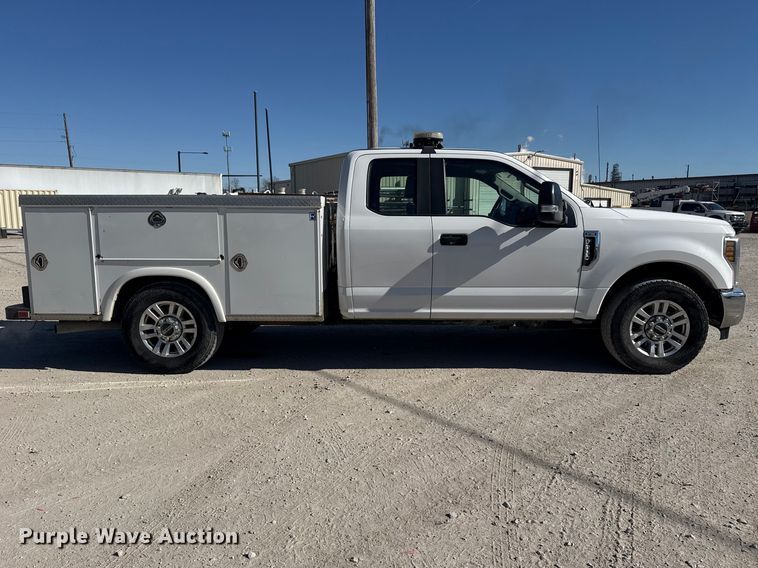 image for item DQ4327 2018 Ford F250 Super Duty Ext. Cab utility bed pickup truck