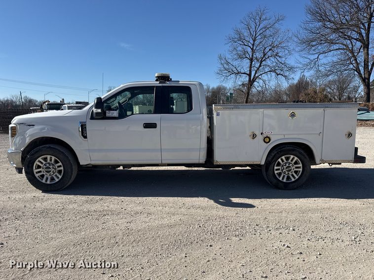 image for item DQ4327 2018 Ford F250 Super Duty Ext. Cab utility bed pickup truck