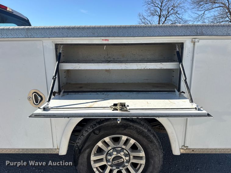 image for item DQ4327 2018 Ford F250 Super Duty Ext. Cab utility bed pickup truck
