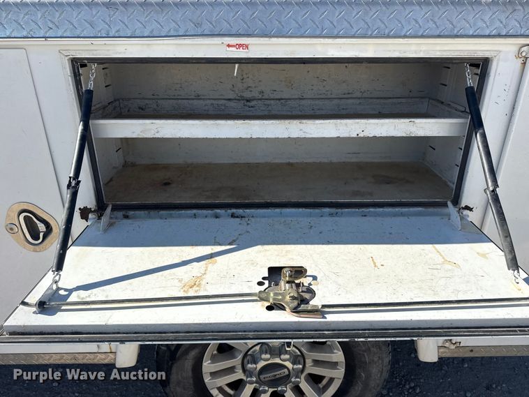 image for item DQ4327 2018 Ford F250 Super Duty Ext. Cab utility bed pickup truck