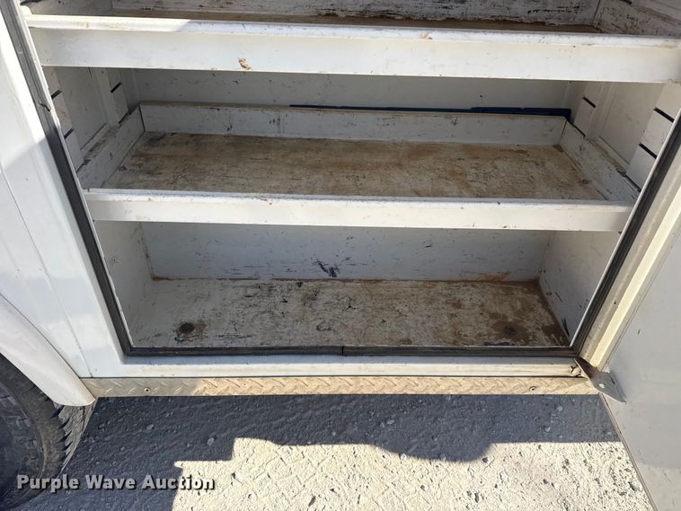 image for item DQ4327 2018 Ford F250 Super Duty Ext. Cab utility bed pickup truck