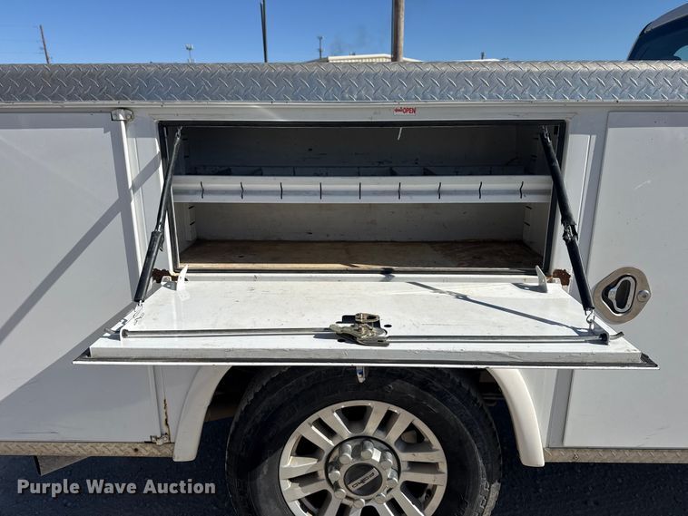 image for item DQ4327 2018 Ford F250 Super Duty Ext. Cab utility bed pickup truck
