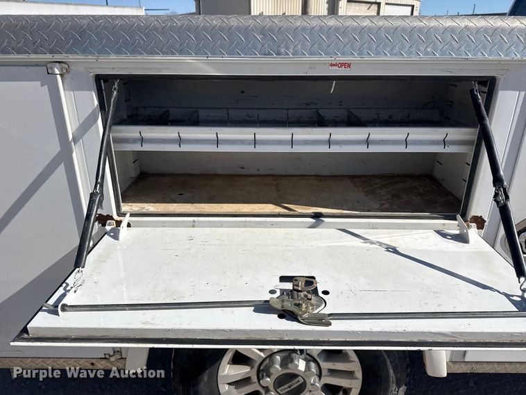 image for item DQ4327 2018 Ford F250 Super Duty Ext. Cab utility bed pickup truck