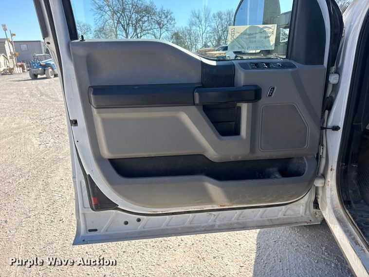 image for item DQ4327 2018 Ford F250 Super Duty Ext. Cab utility bed pickup truck