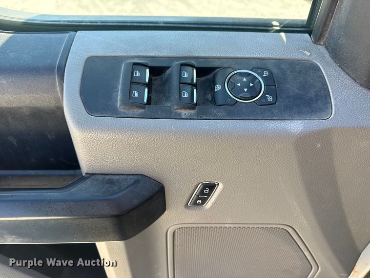 image for item DQ4327 2018 Ford F250 Super Duty Ext. Cab utility bed pickup truck