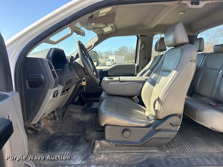 image for item DQ4327 2018 Ford F250 Super Duty Ext. Cab utility bed pickup truck