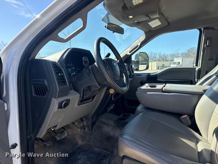 image for item DQ4327 2018 Ford F250 Super Duty Ext. Cab utility bed pickup truck