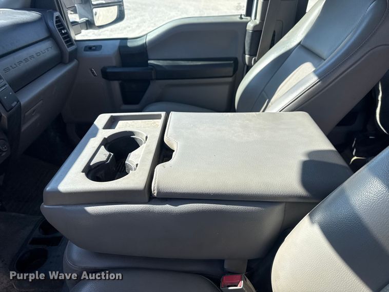 image for item DQ4327 2018 Ford F250 Super Duty Ext. Cab utility bed pickup truck