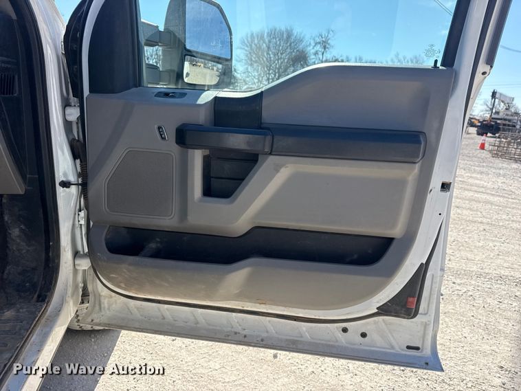 image for item DQ4327 2018 Ford F250 Super Duty Ext. Cab utility bed pickup truck