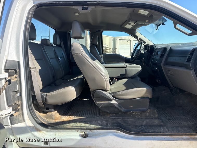 image for item DQ4327 2018 Ford F250 Super Duty Ext. Cab utility bed pickup truck