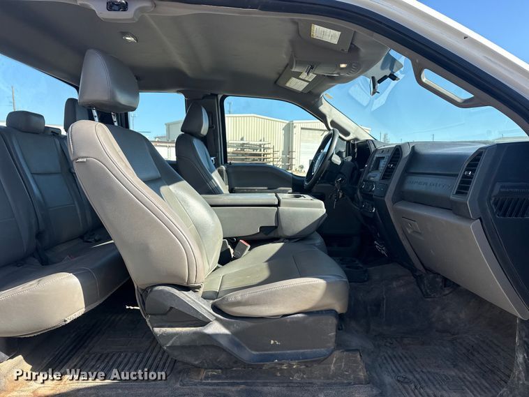 image for item DQ4327 2018 Ford F250 Super Duty Ext. Cab utility bed pickup truck