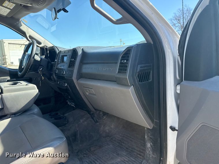 image for item DQ4327 2018 Ford F250 Super Duty Ext. Cab utility bed pickup truck