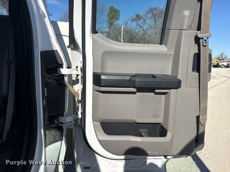 image for item DQ4327 2018 Ford F250 Super Duty Ext. Cab utility bed pickup truck