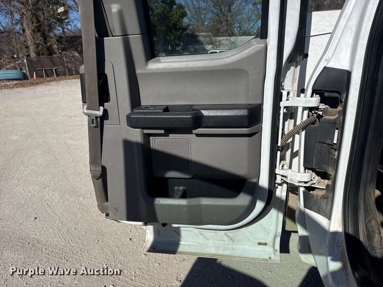 image for item DQ4327 2018 Ford F250 Super Duty Ext. Cab utility bed pickup truck