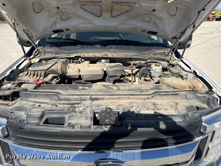 image for item DQ4327 2018 Ford F250 Super Duty Ext. Cab utility bed pickup truck