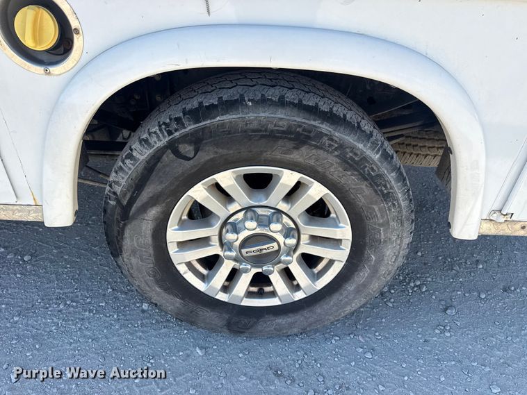 image for item DQ4327 2018 Ford F250 Super Duty Ext. Cab utility bed pickup truck