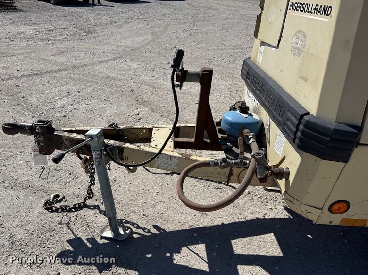 image for item DQ4330 2000 Ingersoll Rand P185 air compressor
