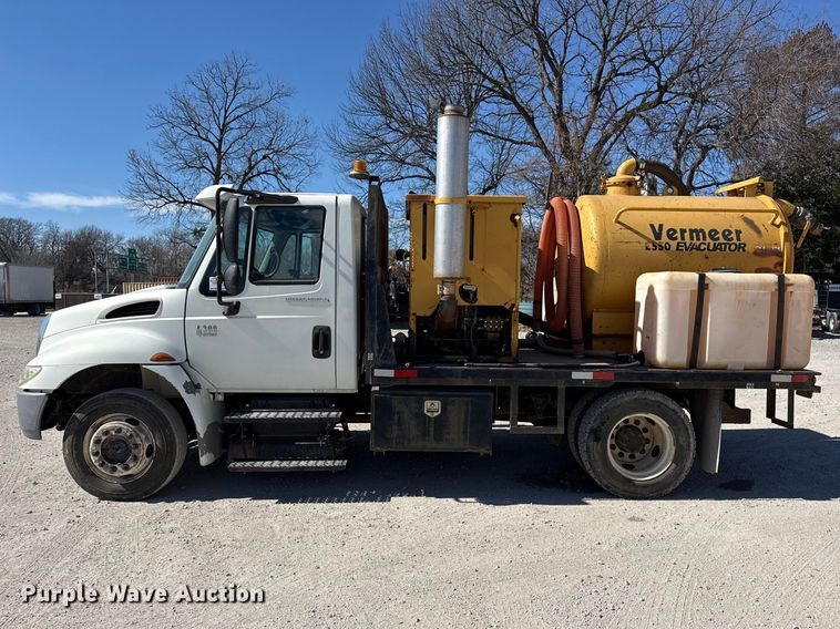 image for item DQ4332 2006 International 4300 flatbed truck with vacuum excavator