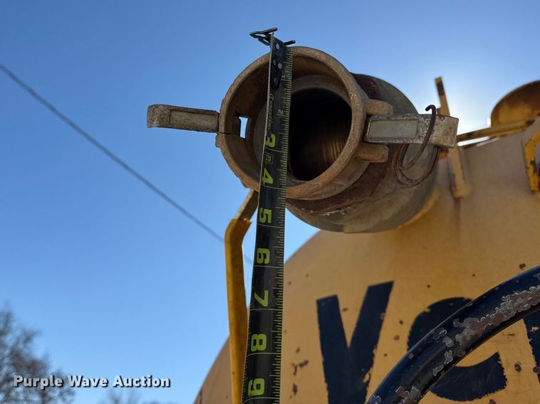 image for item DQ4332 2006 International 4300 flatbed truck with vacuum excavator