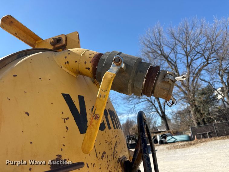 image for item DQ4332 2006 International 4300 flatbed truck with vacuum excavator