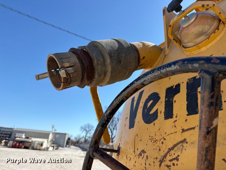 image for item DQ4332 2006 International 4300 flatbed truck with vacuum excavator