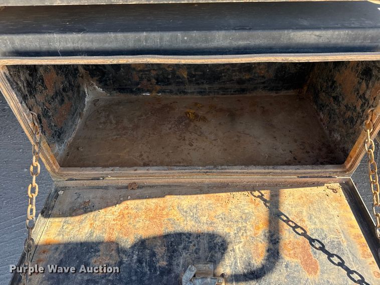 image for item DQ4332 2006 International 4300 flatbed truck with vacuum excavator