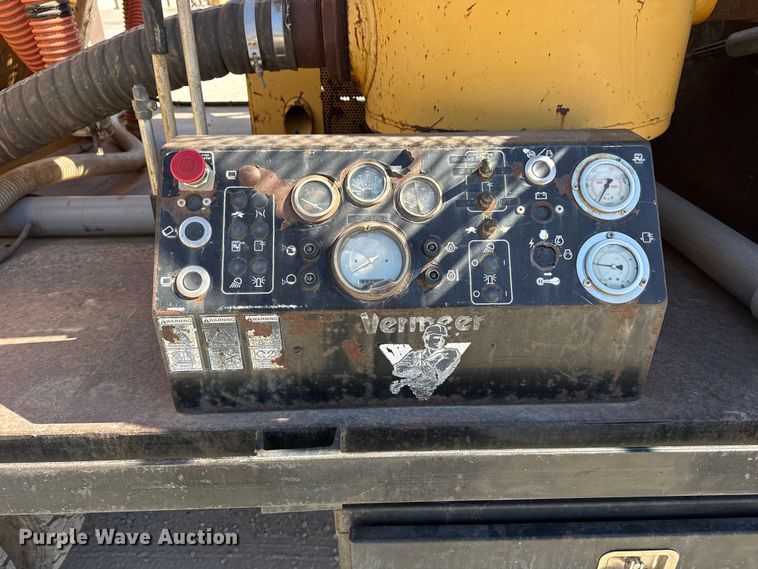 image for item DQ4332 2006 International 4300 flatbed truck with vacuum excavator