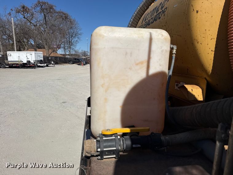 image for item DQ4332 2006 International 4300 flatbed truck with vacuum excavator