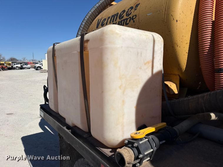 image for item DQ4332 2006 International 4300 flatbed truck with vacuum excavator