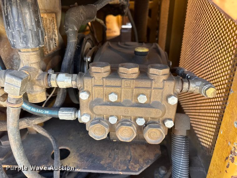 image for item DQ4332 2006 International 4300 flatbed truck with vacuum excavator