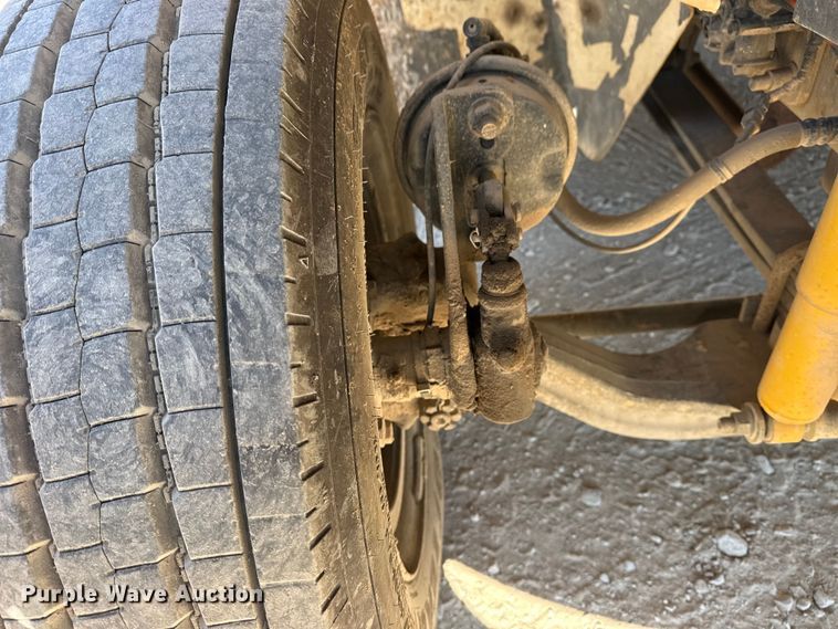 image for item DQ4332 2006 International 4300 flatbed truck with vacuum excavator