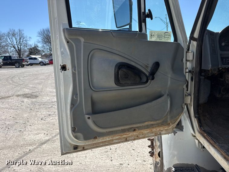 image for item DQ4332 2006 International 4300 flatbed truck with vacuum excavator