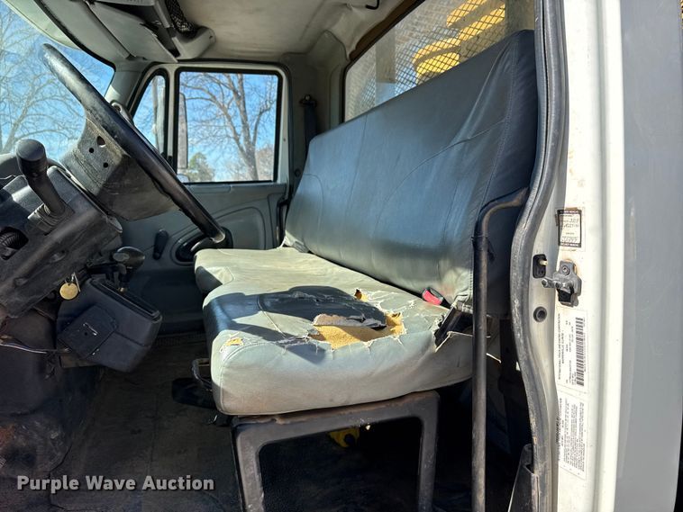 image for item DQ4332 2006 International 4300 flatbed truck with vacuum excavator