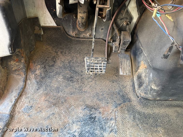 image for item DQ4332 2006 International 4300 flatbed truck with vacuum excavator