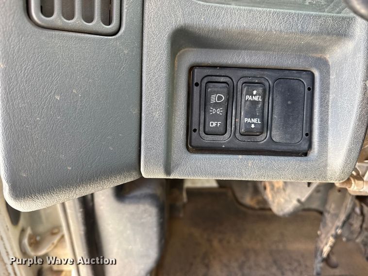 image for item DQ4332 2006 International 4300 flatbed truck with vacuum excavator