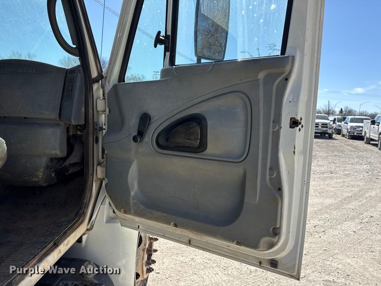 image for item DQ4332 2006 International 4300 flatbed truck with vacuum excavator