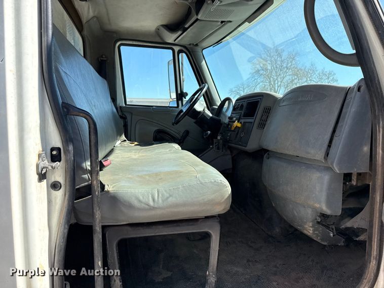 image for item DQ4332 2006 International 4300 flatbed truck with vacuum excavator