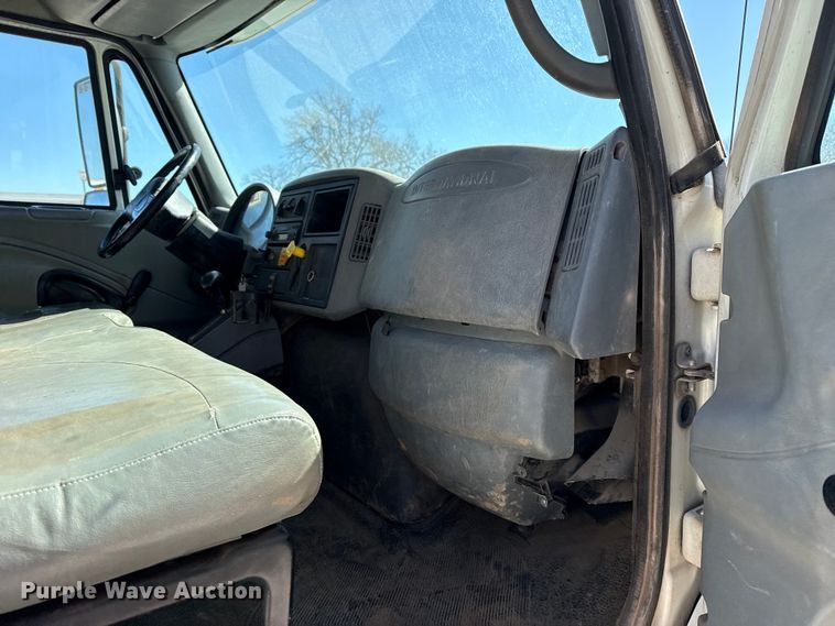 image for item DQ4332 2006 International 4300 flatbed truck with vacuum excavator