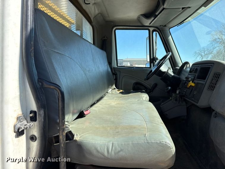 image for item DQ4332 2006 International 4300 flatbed truck with vacuum excavator