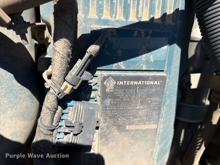 image for item DQ4332 2006 International 4300 flatbed truck with vacuum excavator