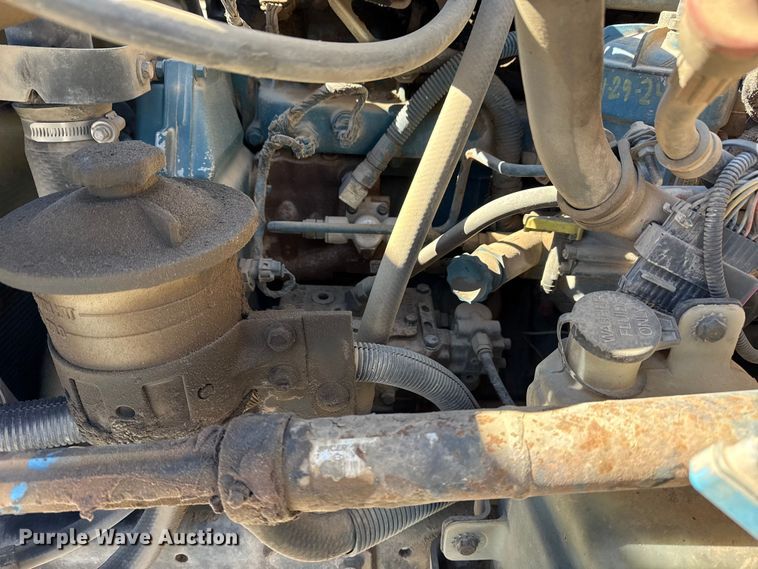 image for item DQ4332 2006 International 4300 flatbed truck with vacuum excavator