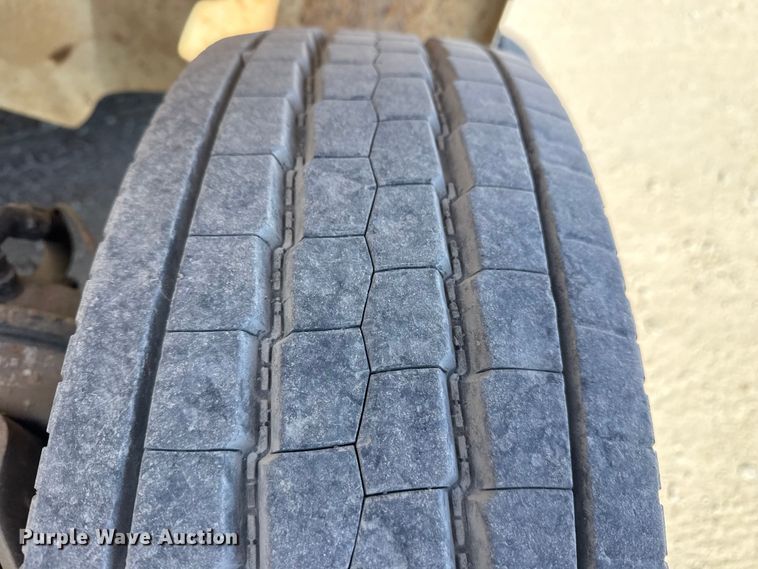 image for item DQ4332 2006 International 4300 flatbed truck with vacuum excavator