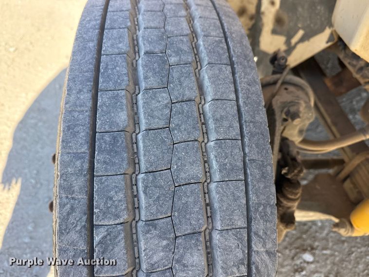 image for item DQ4332 2006 International 4300 flatbed truck with vacuum excavator