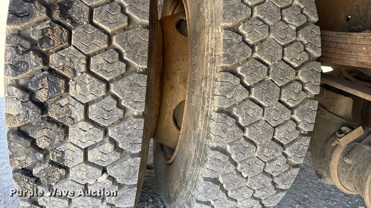 image for item DQ4332 2006 International 4300 flatbed truck with vacuum excavator